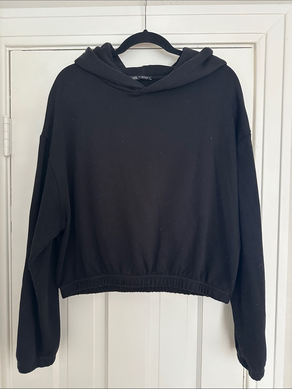 Zara Women's Black Cropped Hooded Sweatshirt